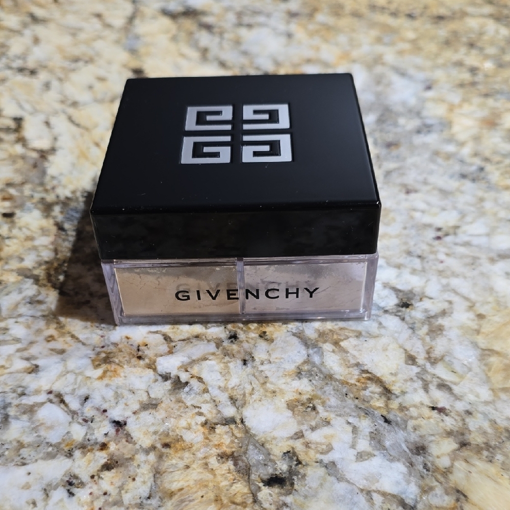 Givenchy Setting Powder - Black and Clear